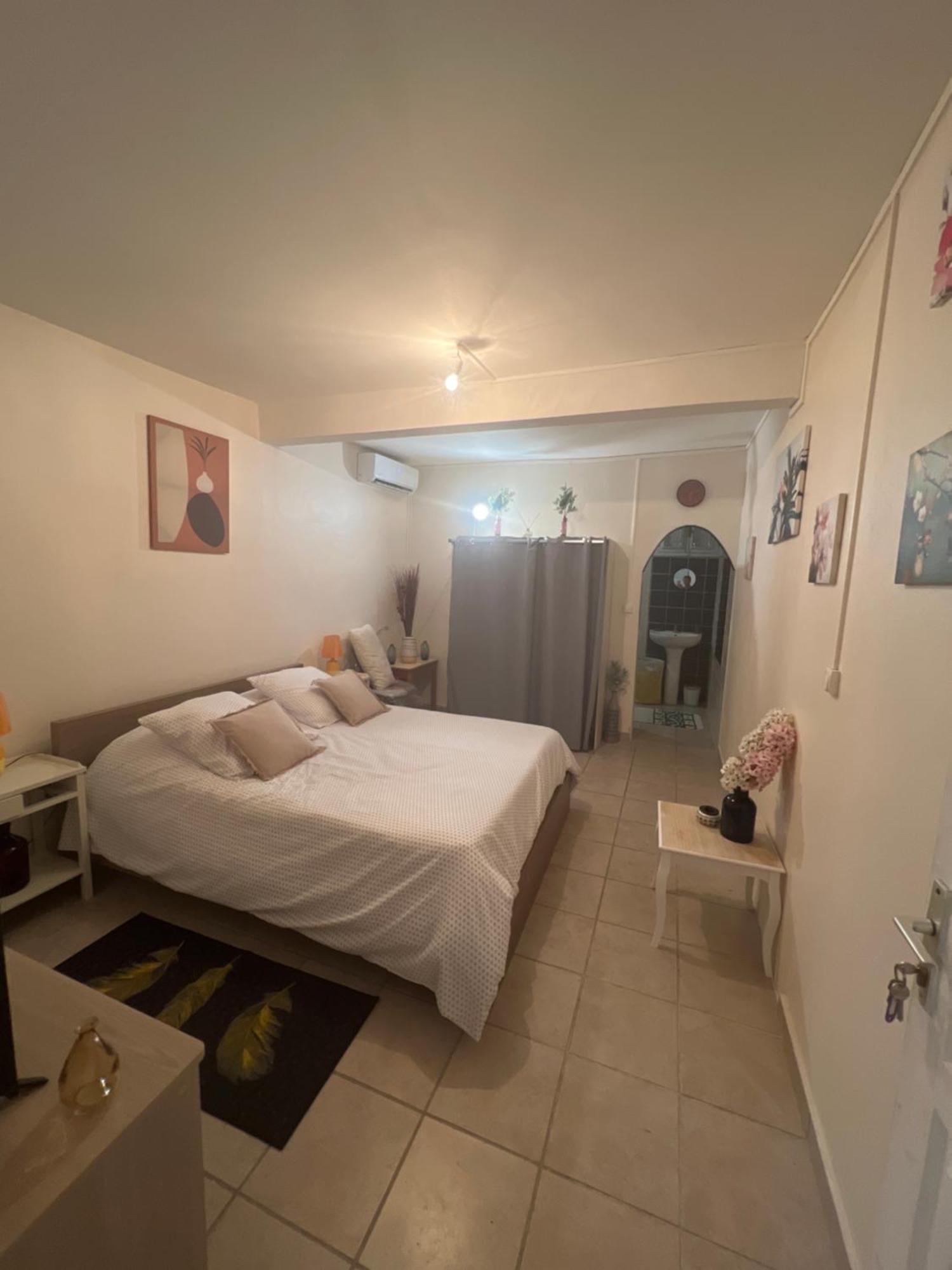 Studio Meuble Orchidee Le François Buitenkant foto